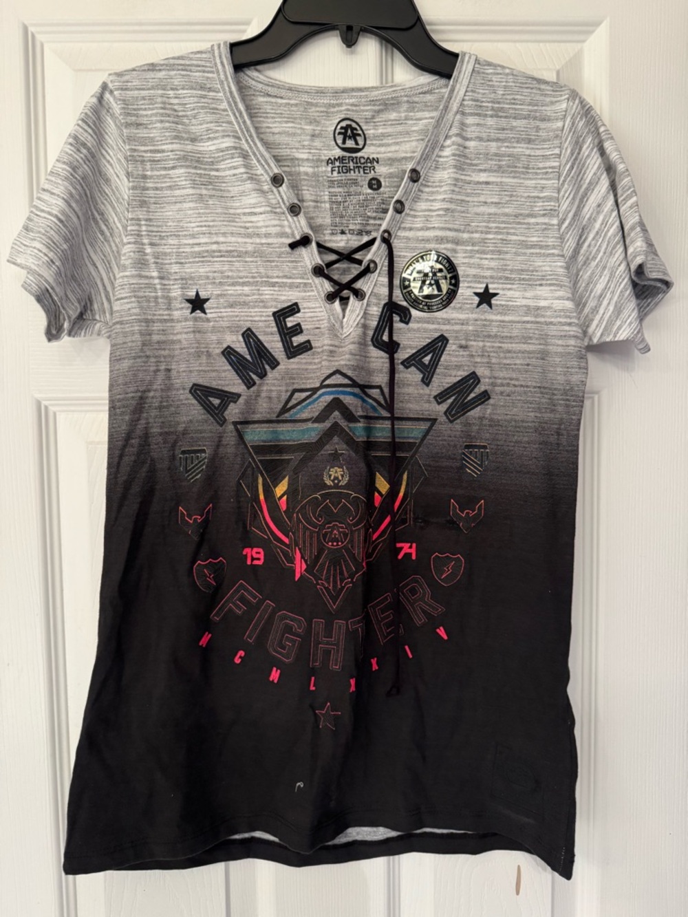 American Fighter College Park T-Shirt Striped Women’s Gray & Black Size Medium - Picture 5 of 14